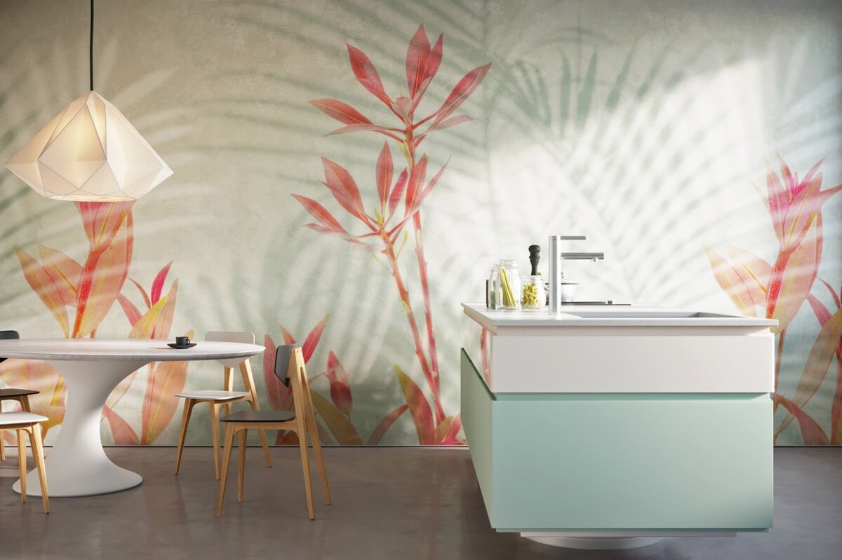 Waldrote Blumentapete für die Küche